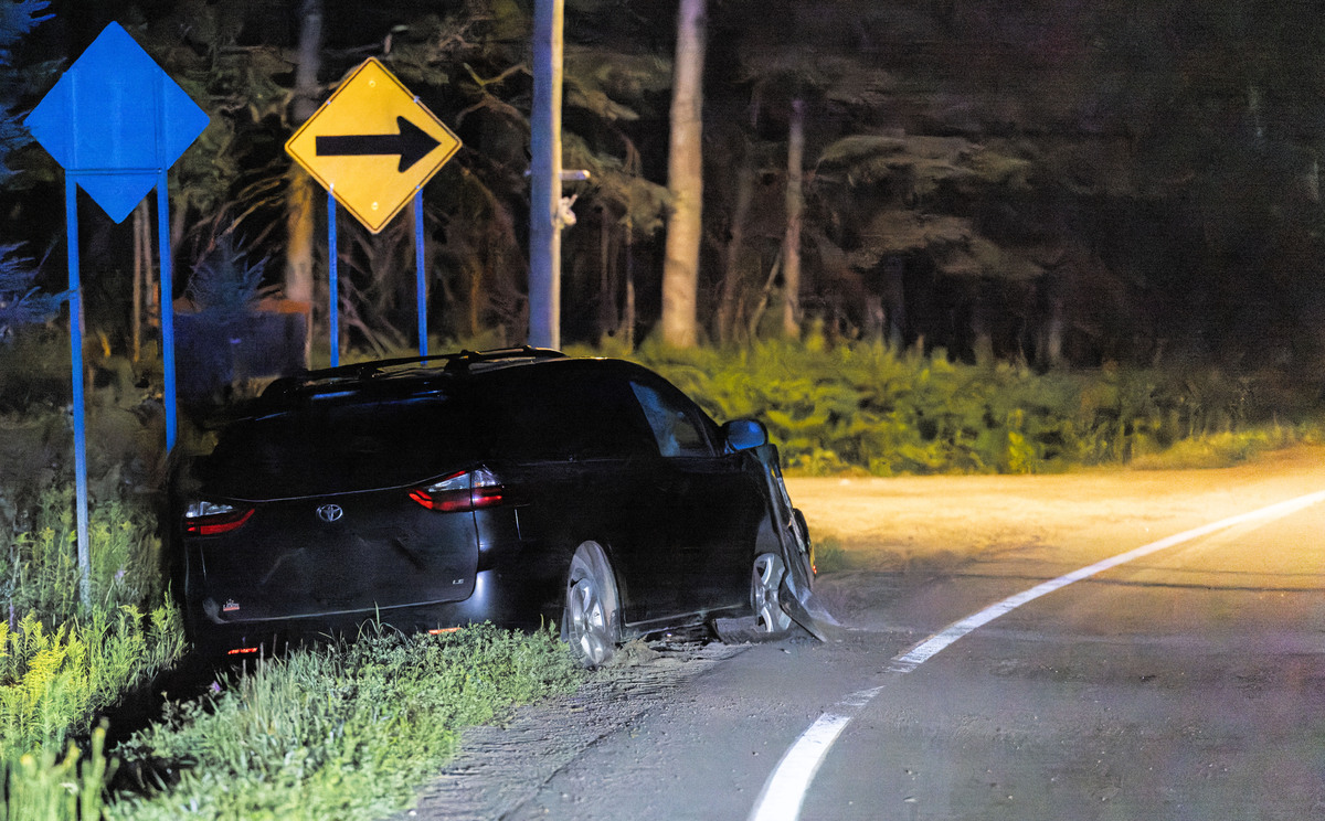 front collision sainte-catherine-de-la-jacques-cartier: woman between